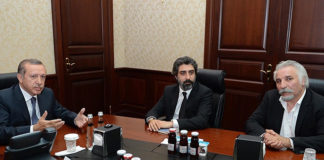 Hasan Kaçan saray soytarılığına devam ediyor