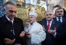 Camii İmamı, AKP İstanbul Büyükşehir Belediye Başkan Adayı Binali Yıldırım için Dua Edip Oy İstedi