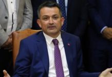 AKP’li Bakan AKP’ye Oy Vermeyen Vatandaşlarına “Adiler” Diyerek Hitap Etti