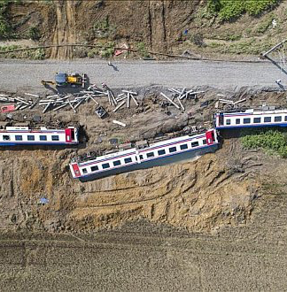 Çorlu Tren “Kaza”sında Hayatını Kaybedenlerin Aileleri Adalet Nöbetine Başladı