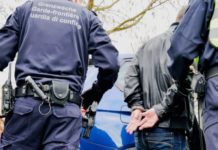 Gerekçesiz gözaltı, ters kelepçe, çıplak arama: İsviçre polisi mültecileri taciz ediyor!