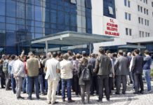 “Belediye Başkanı Korumalarıyla Birlikte İşçilere Saldırdı”