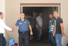 Maganda Baklavacı Kapıda Karşılandı