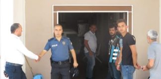Maganda Baklavacı Kapıda Karşılandı