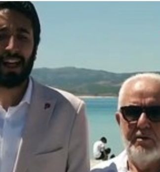 Basın Açıklamasında Depreme Yakalanan Saadet Partililer Tekbir Getirdi