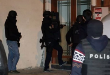 İzmir’de Operasyon: Yerinden Kıpırdayamayan Kişi de Gözaltına Alındı