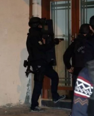 İzmir’de Operasyon: Yerinden Kıpırdayamayan Kişi de Gözaltına Alındı