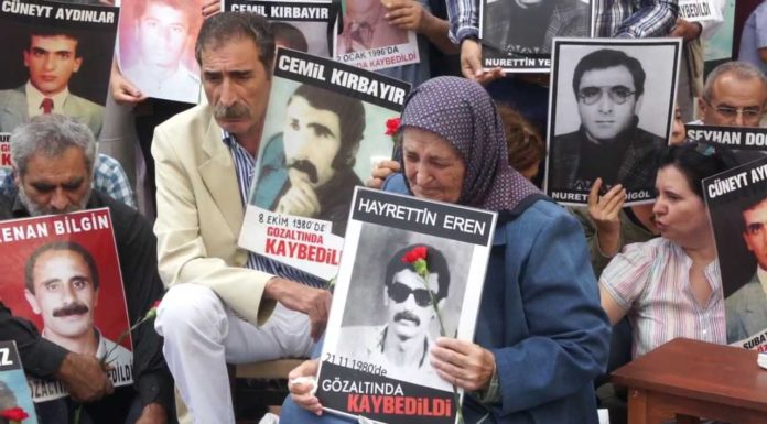 Çiçeklerle Donatacağı Bir Mezar Peşinde 39 Yıl: Cumartesi Annesi Elmas Eren Vefat etti