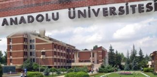 Tiyatro Festivaline Öğrenciler Alınmadı