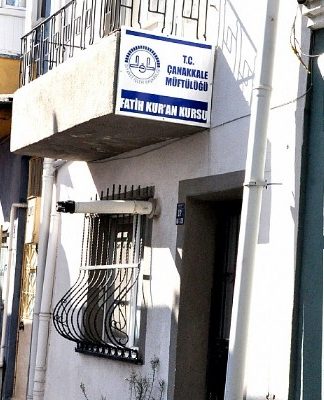 Sağlık ocağını çok ihtiyaç varmış gibi Kuran kursu yaptılar