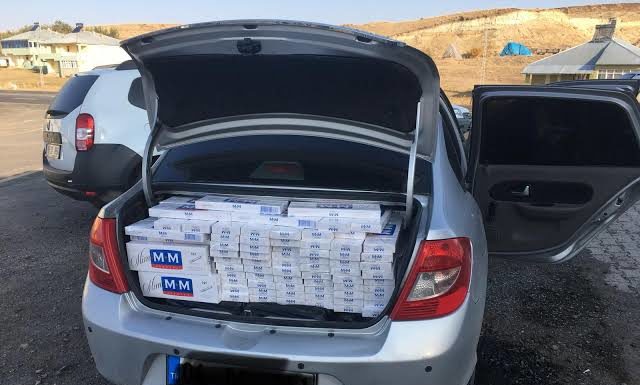 Polisler “ek iş” yapmaya başlamış: Sigara kaçakçılığı!