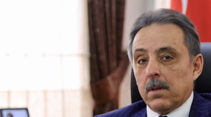 Öğretmenler Günü’nde Vali’den Öğretmene Azar: Öğretmen Gibi Otur da Bir Görelim