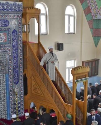 Diyanet’in Cuma Hutbesi: “Zorluk, keder, maddi, manevi sıkıntı karşısında isyan etmeyin.”