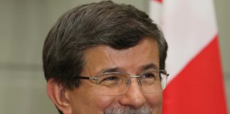 AKP’de Davutoğlu istifaları devam ediyor