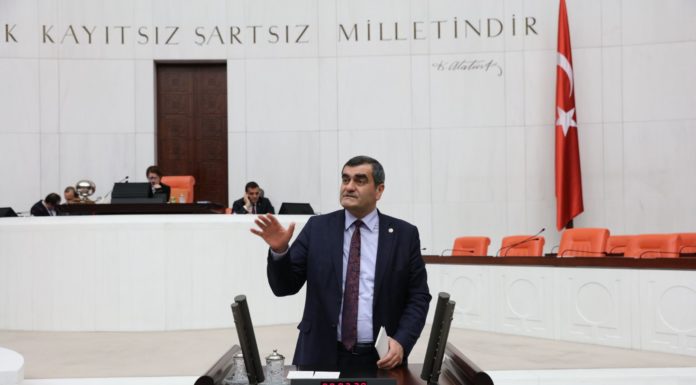 CHP’li Ali Şeker: “SMO’nun işlediği savaş suçları Türkiye’nin karşısına çıkacak”