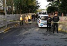 Bakırköy’de borç batağında olduğu söylenen bir aile evinde ölü bulundu