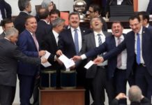 AKP’den yeni kanun teklifi: Ailelerinin giderlerini de halk karşılayacak!