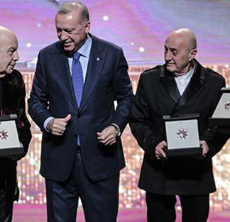 Mazhar Alanson’un Erdoğan Sevgisi: Ödülü Ömür Boyu Saklayacağım