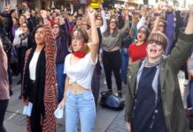 İzmir’de de Binlerce Kadın Şiddete Karşı Danslı Eylem Yaptı