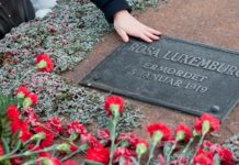 Berlin’de binler Rosa Luxemburg ve Karl Liebknecht için yürüdü