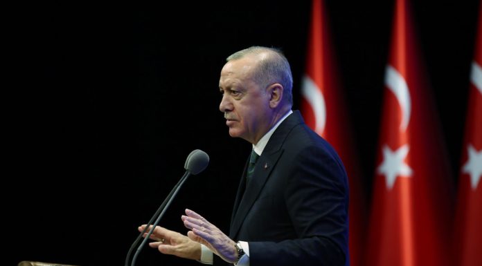 Erdoğan Şikayetçi: “Gençler 30 yaşından sonra evleniyor yada evde kalıyor.”