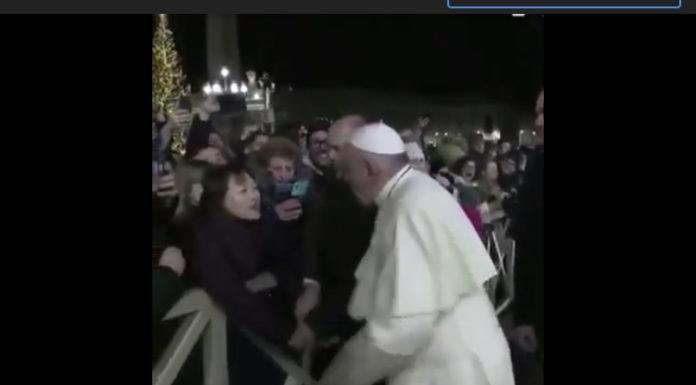 Elini Tutmak İstediği İçin Kadının Eline Vuran Papa’dan Açıklama Geldi