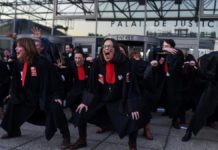 Fransa’da Avukatlar da Emeklilik Tasarısını Protesto Etti