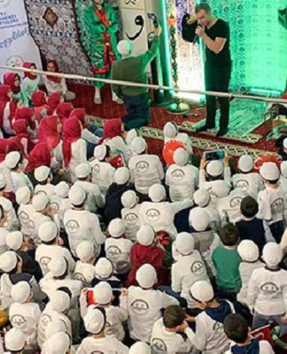 Küçücük çocuklar “Yedi Yaşındayım Namaza Başlıyorum” projesi ile camiye namaza götürüldü