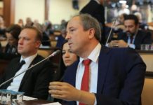 Avcılar Belediye Başkanı, 10 bin çürük bina için oturma eyleminde