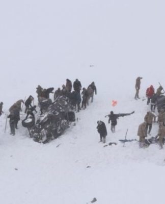 Van’da kurtarma ekiplerinin  üzerine de çığ  düştü: Çok sayıda ölü ve yaralı var
