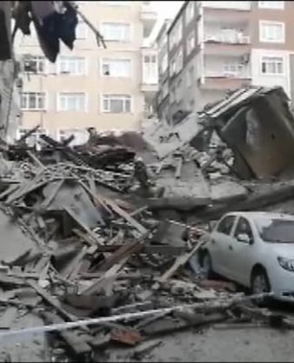 Bahçelievler’de bina çöktü!