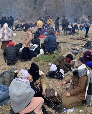 Yunanistan sınırında bekleyen mülteciler zorla illere gönderildi