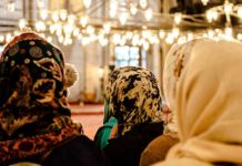 Tüm uyarılara rağmen camiye giden insanlar, “Allah’ın evine virüs bulaşmaz” diyor