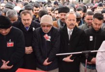 Cenazelerde milletvekilleri şov peşinde: AKP milletvekili cenaze namazına geç kaldı, namaz tekrarlandı
