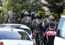AKP-MHP affıyla cezaevinden çıktı, eşini dövdü, 2 çocuğunu silahla rehin aldı
