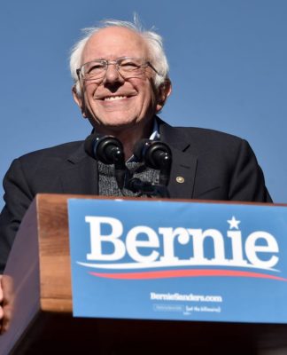 Bernie Sanders kampanyasını durdurduğunu açıkladı