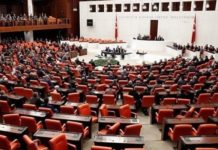 İşten çıkarmalar “yasaklanıyor” diye reklamı yapılan yeni torba yasasında, patronlar korunurken işçilerin hakkı gaspediliyor