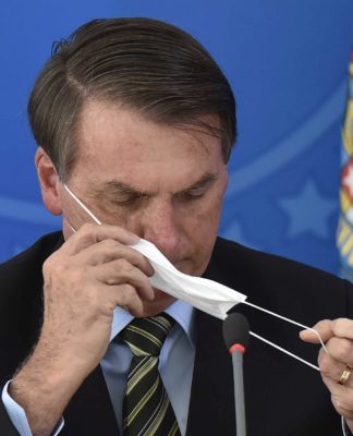 Brezilya’nın faşist başkanı Bolsonaro, görüş ayrılığı yaşadığı Sağlık Bakanı’nı görevden aldı