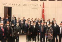 Çocuk istismarcılarını, torbacıları, çetecileri “affeden” AKP bir de sosyal mesafeyi ihlal edip “hatıra fotoğrafı” çektirdi!