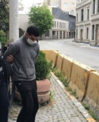 Kedileri beslemek için sokağa çıkan adam gasp edildi