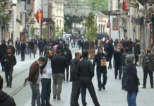 Taksim Meydanı ve İstiklal’e maske ve 3 metre mesafe zorunluluğu