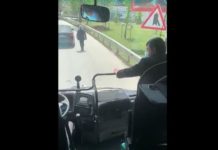 Polis 19 Mayıs’ı kutlayan Kadıköy Belediye Başkanı’nın önünü kesti