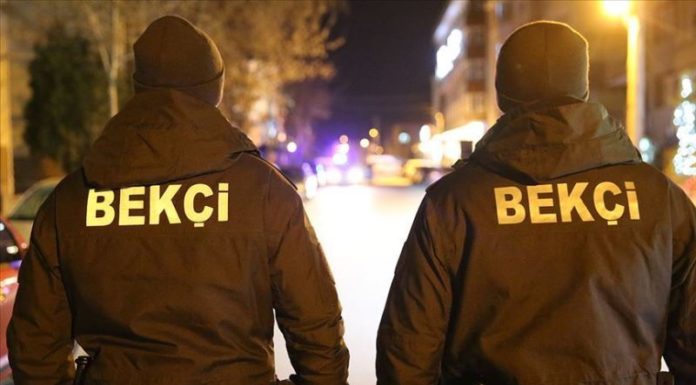 Bekçi şiddeti devam ediyor: Çöp dökmek isteyen genç, bekçiler tarafından ölesiye dövüldü