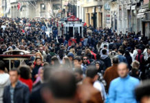 İşte gençlik araştırması sonuçları: AKP’li ve MHP’li gençlerin büyük çoğunluğu yurt dışına gitmek istiyor