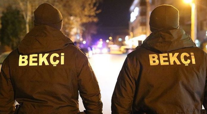 Yine bekçi terörü: Çöp dökmeye çıkan genç dövüldü, itiraz eden ailesine gaz sıkıldı, olay ortaya çıkmasın diye kameralar söküldü!