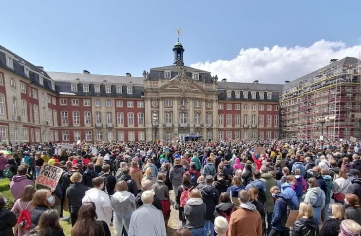 3.000 Menschen lautstark gegen Rassismus!