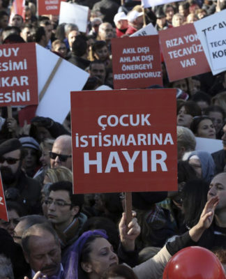 Sosyal medyada çocuk istismarı “Allahınemri İstismarDeğil” etiketiyle aklanmaya çalışılıyor!