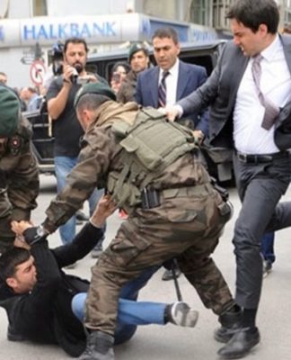 Ülkesinde madenci tekmeleyen “tekmeci” Yerkel, ABD’deki polis şiddetini eleştirdi