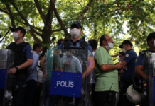“Çoklu baro”ya karşı Meclis’e yürümek isteyen avukatlara polis engeli