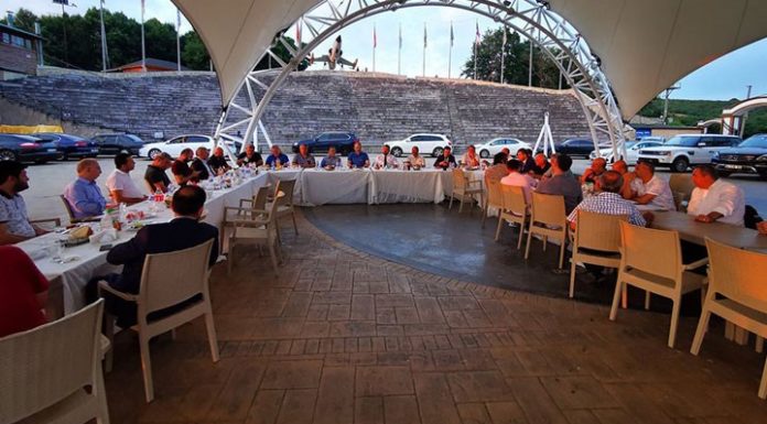 İşçilere mezar olan havai fişek fabrikasının patronuna, AKP’ye yakın iş adamları “moral” yemeği düzenledi!